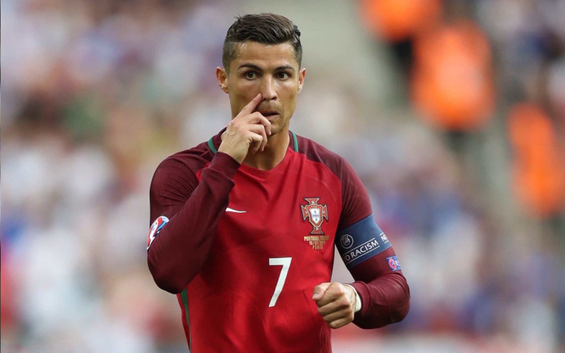 伊朗球迷在雪中烤羊肉串助威,被冬奥组委点名表扬,伊朗足球场